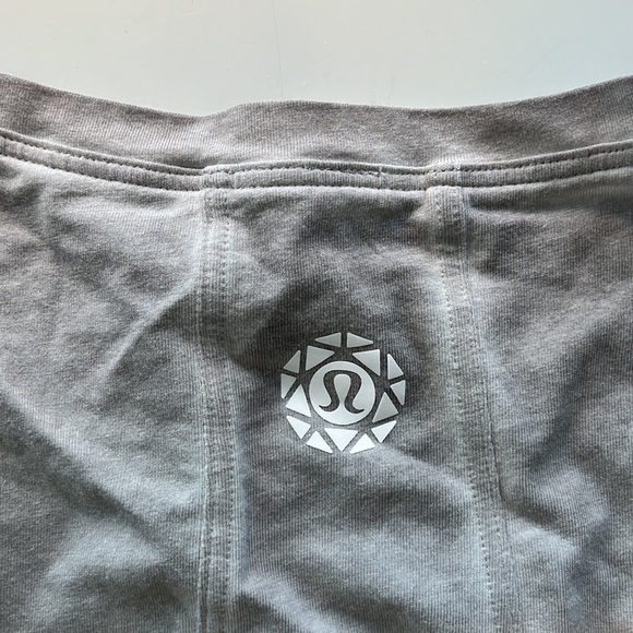 Lululemon  SEAWHEEZE muscle cropped tank size 4 - Picture 6 of 6